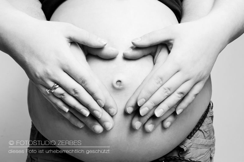 Schwangerschaft Fotoshooting mit Partner im Fotostudio Zerbes in Köln