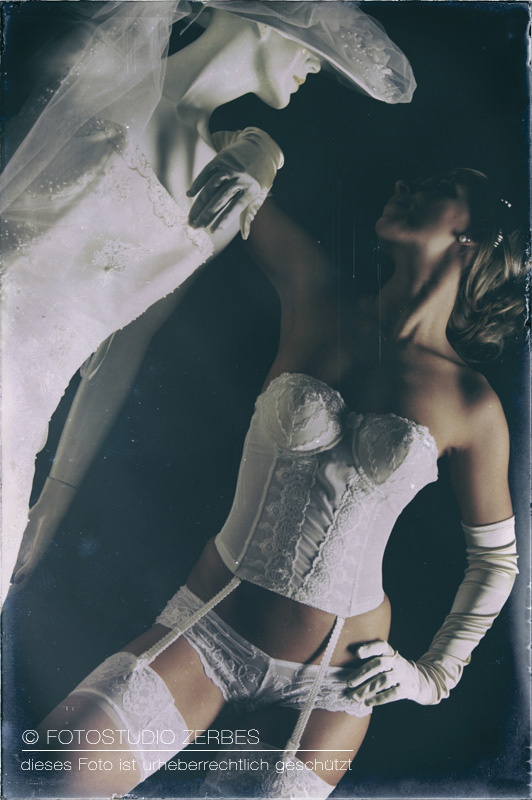 Dessous Fotoshooting Braut in Corsage und Strapsen - Brautshooting Fotograf Koeln Fotostudio