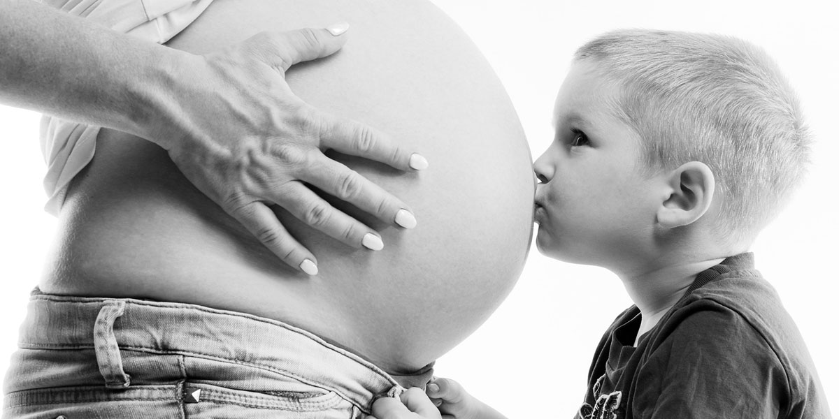 Liebe im Bauch - Dein unvergessliches Babybauch Fotoshooting Köln, Schwangerschafts Fotografie mit Partner